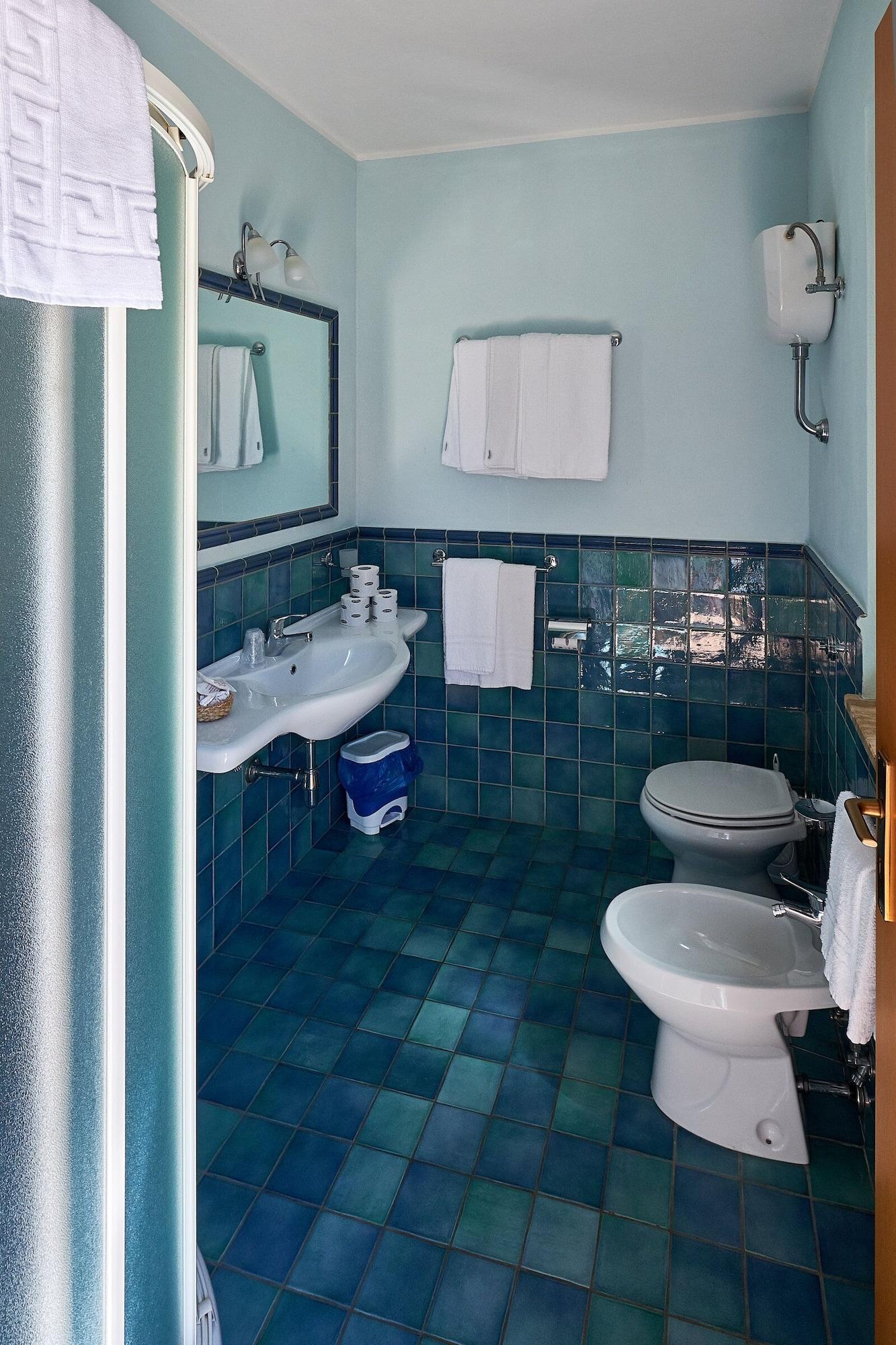 Hotel Villaggio L'oasi 4*
